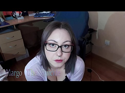 ❤️ Sexet pige med briller sutter Dildo dybt på kamera ️ Fucking video at da.pornmega.ru