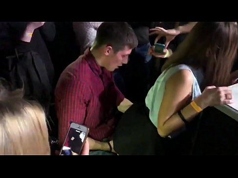 ❤️ Rigtig sex i en russisk natklub. 18-årig russisk pige i anus og vagina kneppet i en natklub ️ Fucking video at da.pornmega.ru